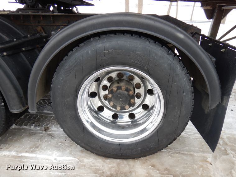 image for item IA9352 1999 Peterbilt 379  semi truck