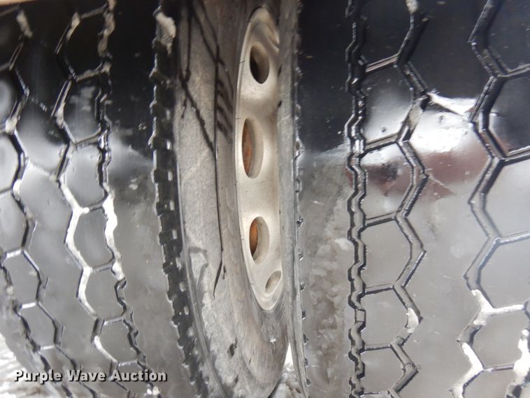 image for item IA9352 1999 Peterbilt 379  semi truck