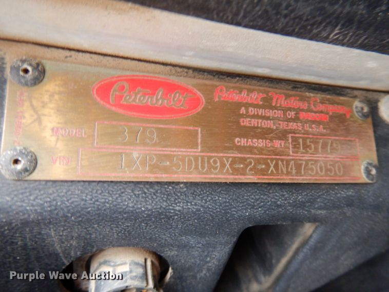 image for item IA9352 1999 Peterbilt 379  semi truck