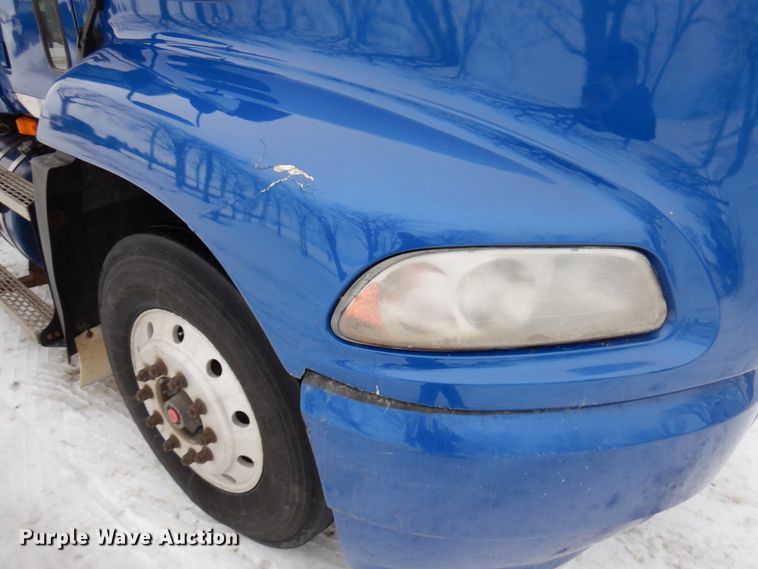 image for item IA9354 2002 Mack CX613  semi truck