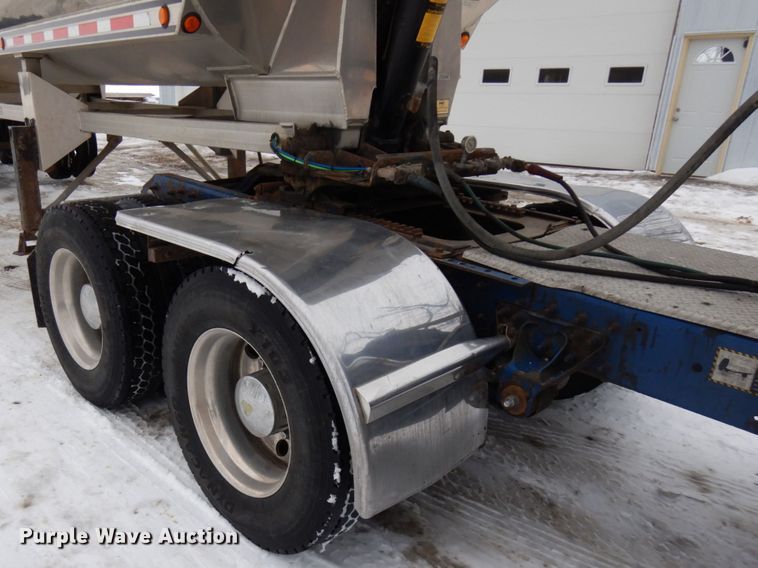 image for item IA9354 2002 Mack CX613  semi truck