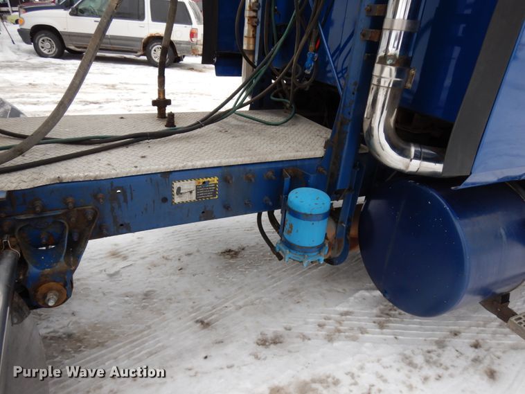 image for item IA9354 2002 Mack CX613  semi truck