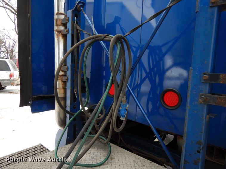 image for item IA9354 2002 Mack CX613  semi truck