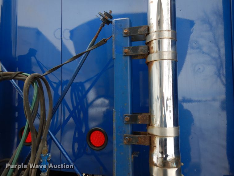 image for item IA9354 2002 Mack CX613  semi truck