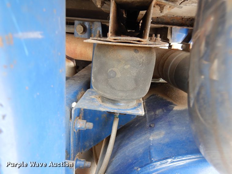 image for item IA9354 2002 Mack CX613  semi truck