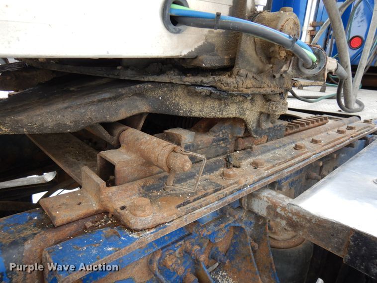 image for item IA9354 2002 Mack CX613  semi truck