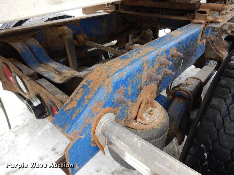 image for item IA9354 2002 Mack CX613  semi truck