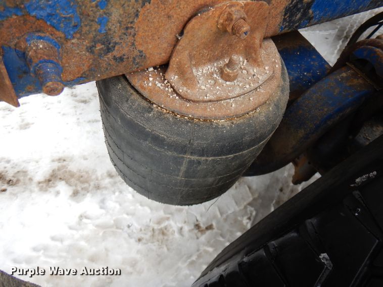 image for item IA9354 2002 Mack CX613  semi truck