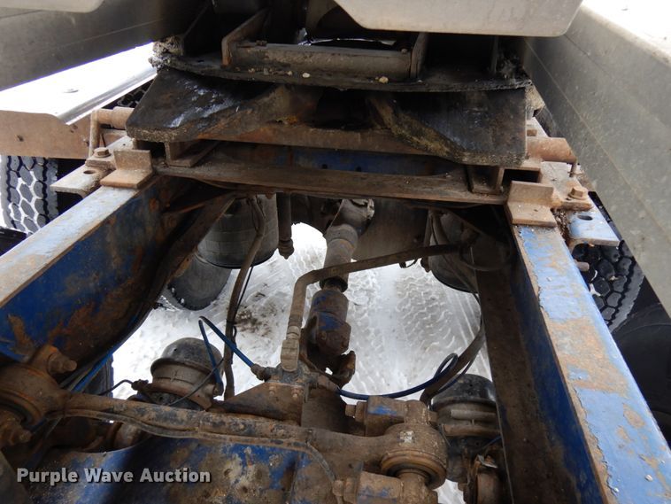 image for item IA9354 2002 Mack CX613  semi truck