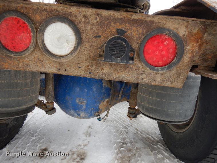 image for item IA9354 2002 Mack CX613  semi truck