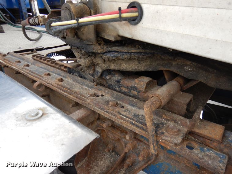 image for item IA9354 2002 Mack CX613  semi truck