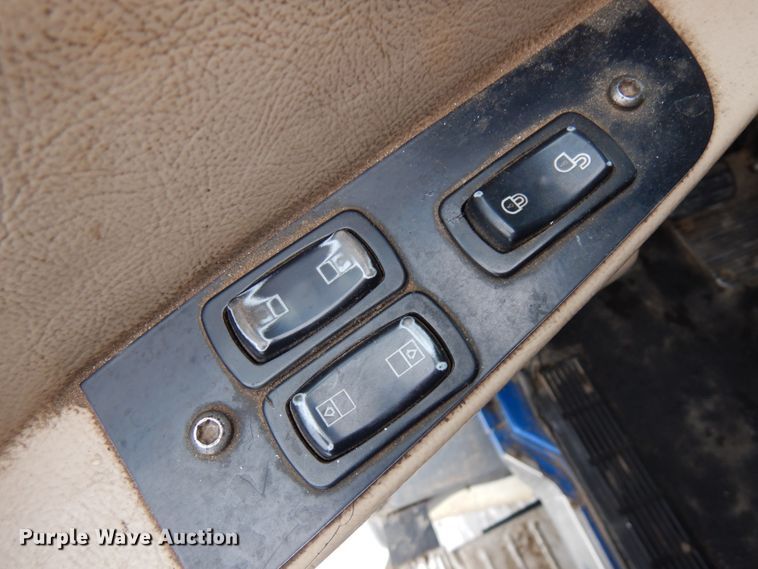 image for item IA9354 2002 Mack CX613  semi truck