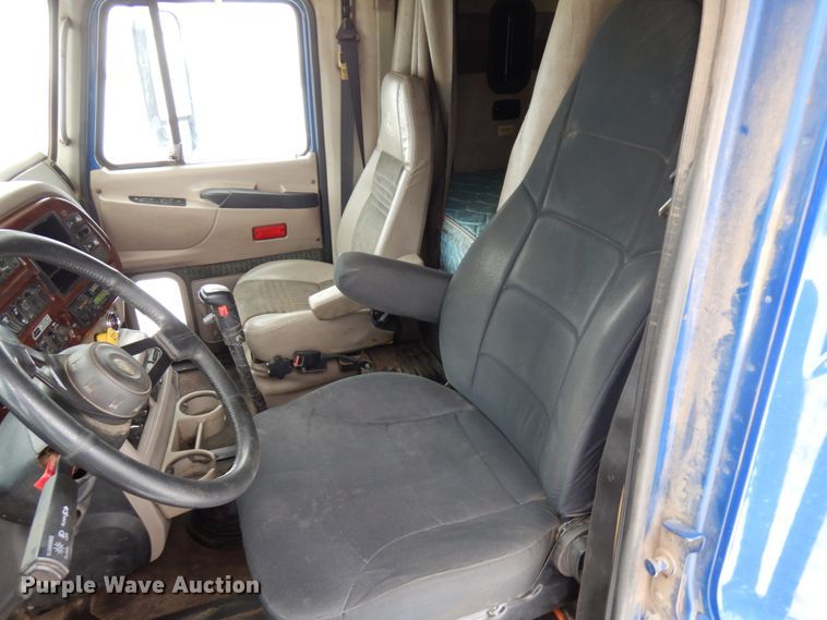 image for item IA9354 2002 Mack CX613  semi truck