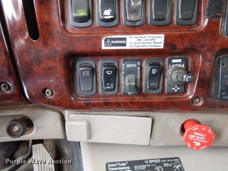 image for item IA9354 2002 Mack CX613  semi truck