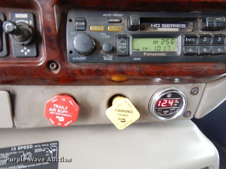 image for item IA9354 2002 Mack CX613  semi truck