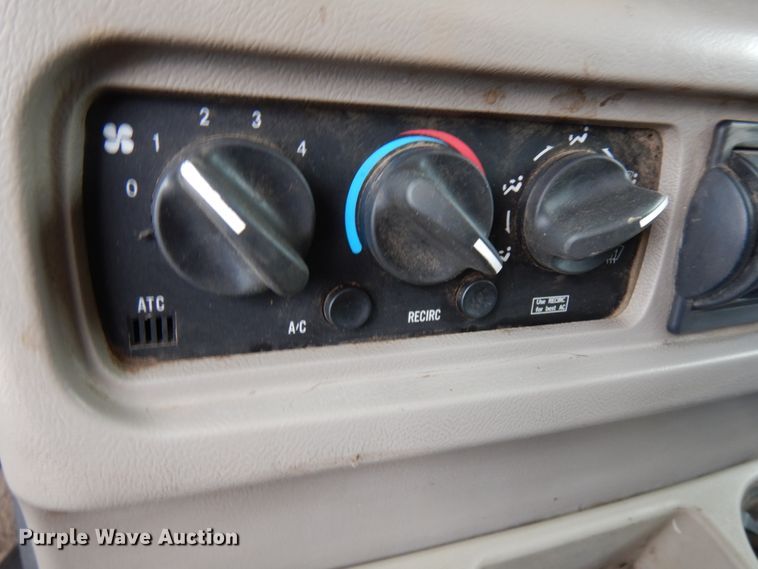 image for item IA9354 2002 Mack CX613  semi truck