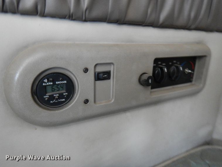 image for item IA9354 2002 Mack CX613  semi truck