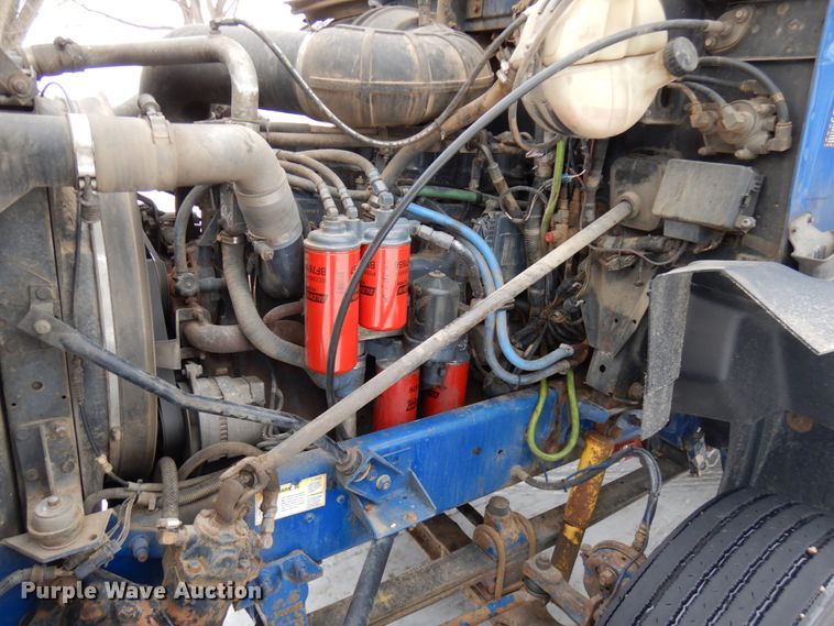 image for item IA9354 2002 Mack CX613  semi truck