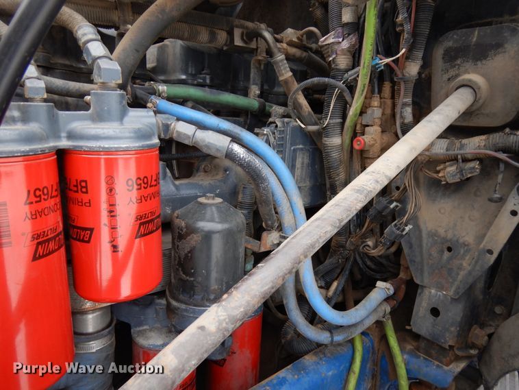 image for item IA9354 2002 Mack CX613  semi truck