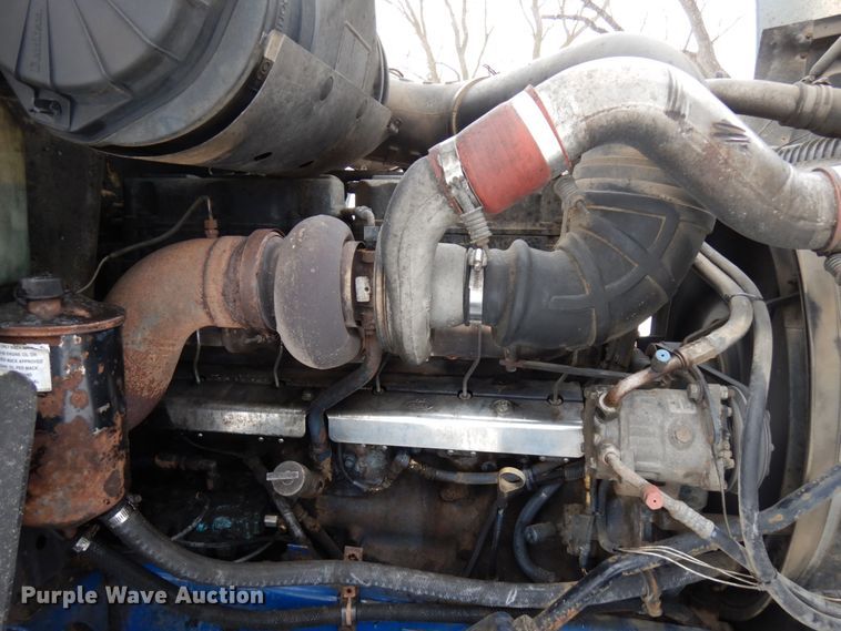 image for item IA9354 2002 Mack CX613  semi truck