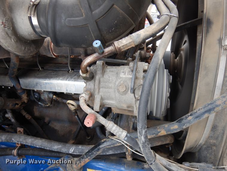 image for item IA9354 2002 Mack CX613  semi truck