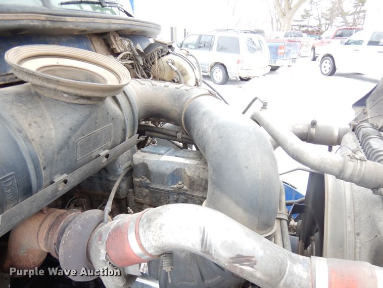 image for item IA9354 2002 Mack CX613  semi truck