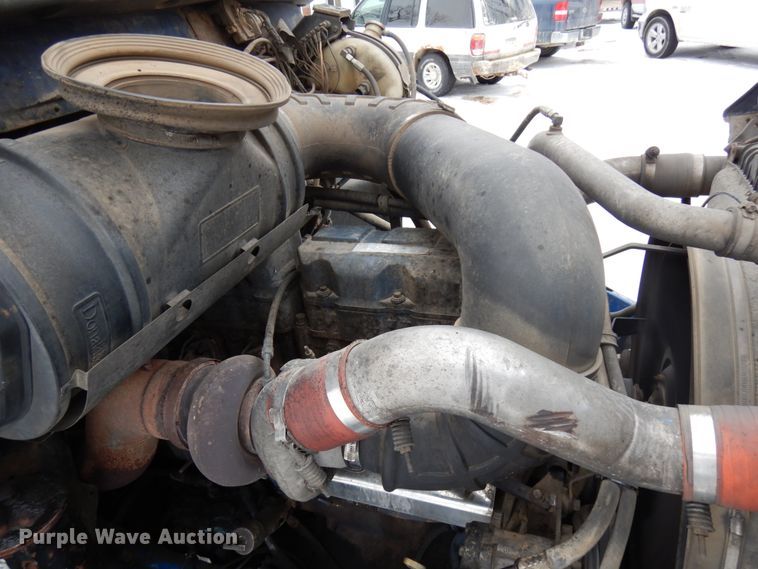 image for item IA9354 2002 Mack CX613  semi truck