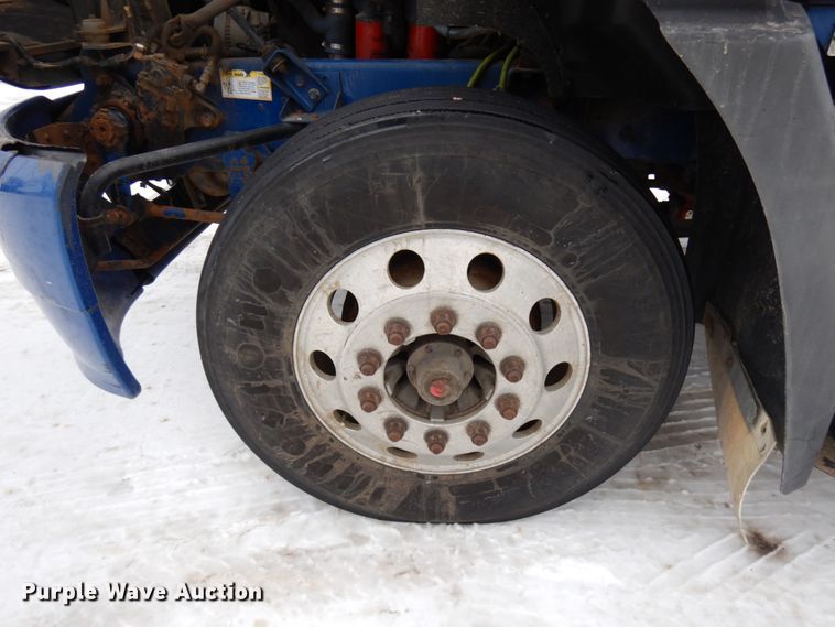 image for item IA9354 2002 Mack CX613  semi truck