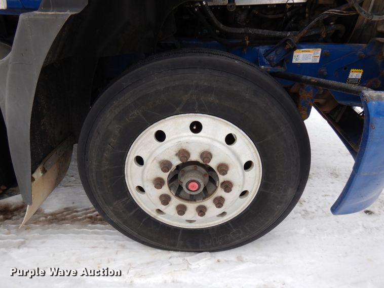 image for item IA9354 2002 Mack CX613  semi truck