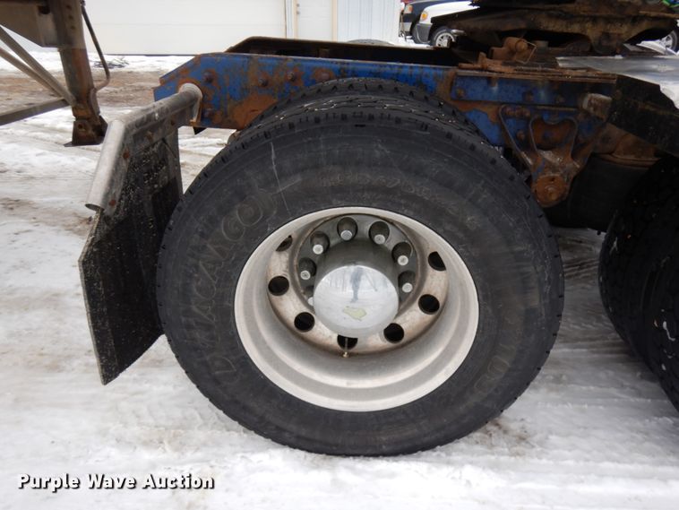 image for item IA9354 2002 Mack CX613  semi truck