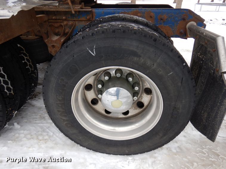 image for item IA9354 2002 Mack CX613  semi truck