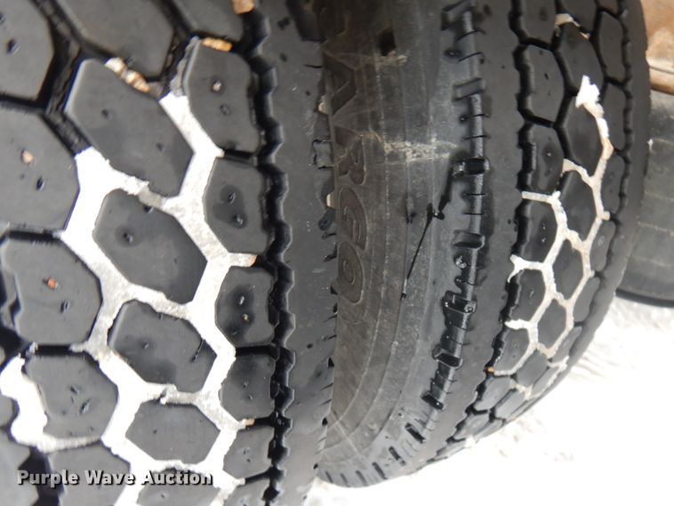 image for item IA9354 2002 Mack CX613  semi truck