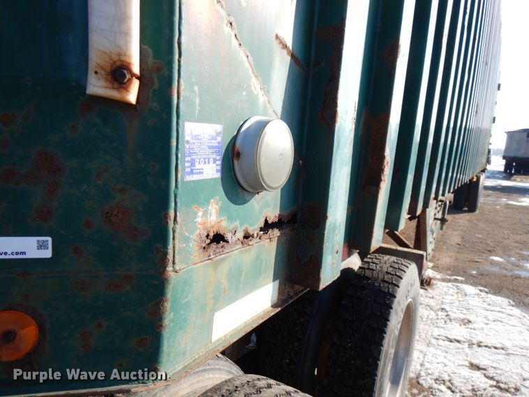 image for item IA9366 1999 Wilkens 45108CC walking floor trailer