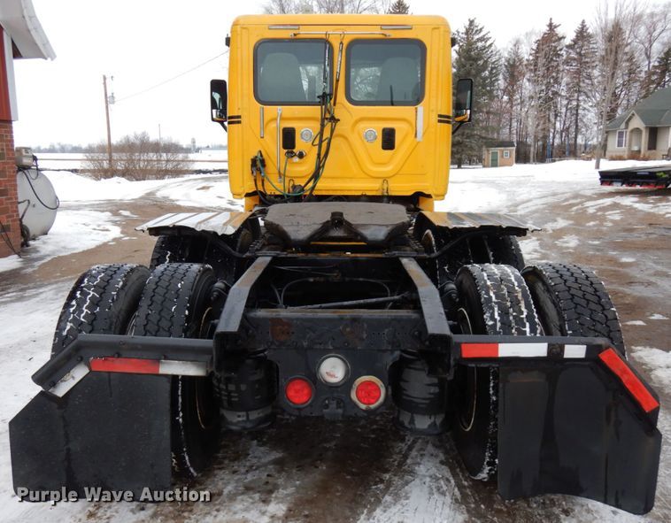 image for item IA9367 2013 Freightliner Cascadia  semi truck