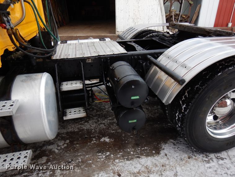 image for item IA9367 2013 Freightliner Cascadia  semi truck