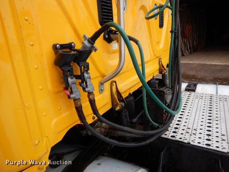 image for item IA9367 2013 Freightliner Cascadia  semi truck