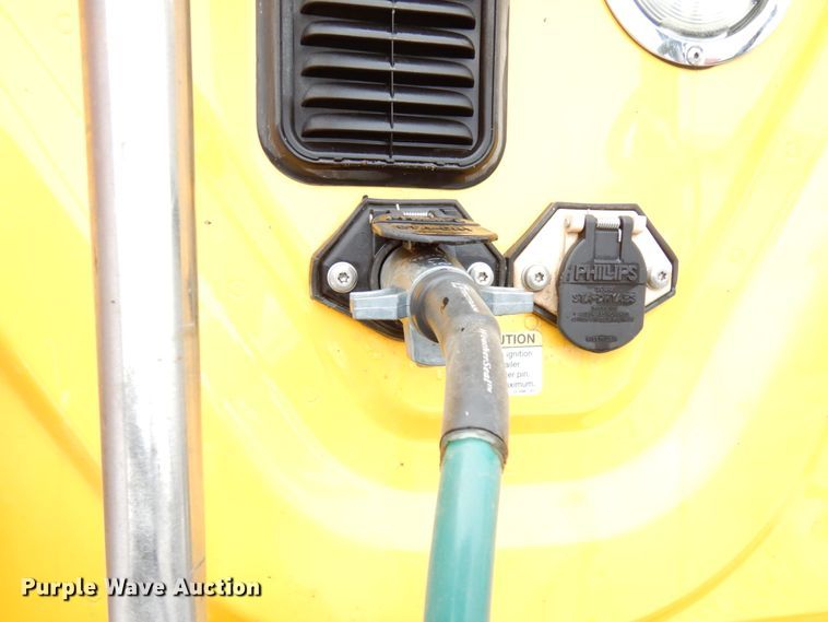 image for item IA9367 2013 Freightliner Cascadia  semi truck