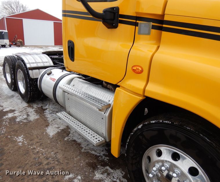 image for item IA9367 2013 Freightliner Cascadia  semi truck