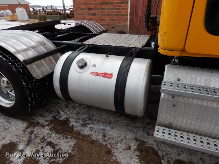 image for item IA9367 2013 Freightliner Cascadia  semi truck