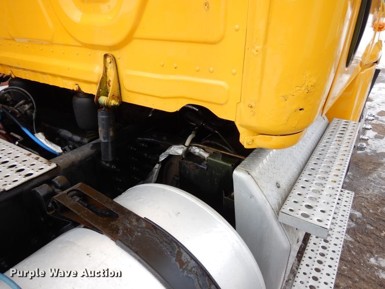 image for item IA9367 2013 Freightliner Cascadia  semi truck