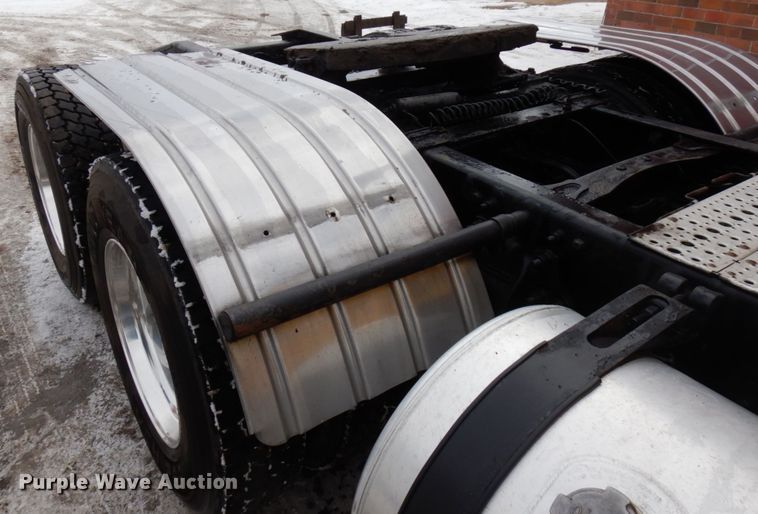 image for item IA9367 2013 Freightliner Cascadia  semi truck