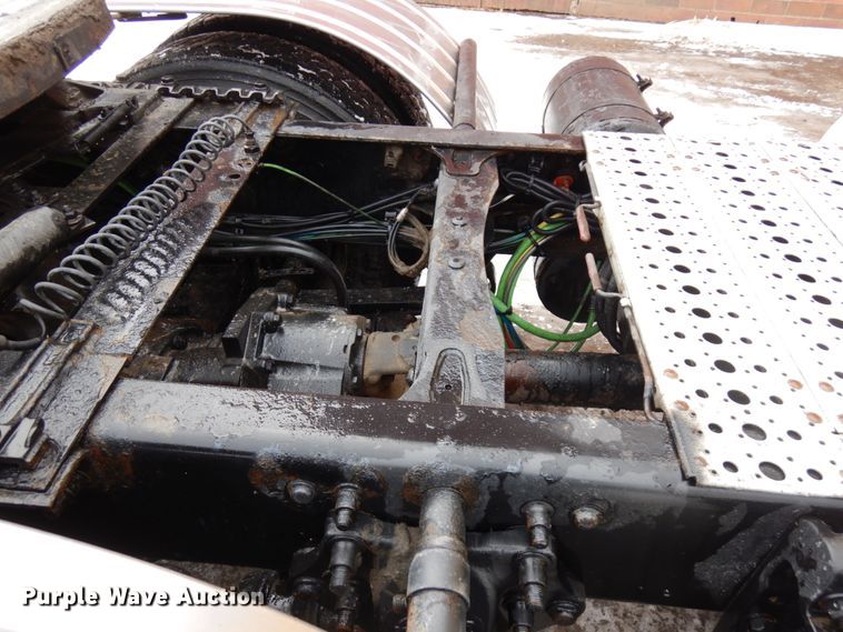 image for item IA9367 2013 Freightliner Cascadia  semi truck