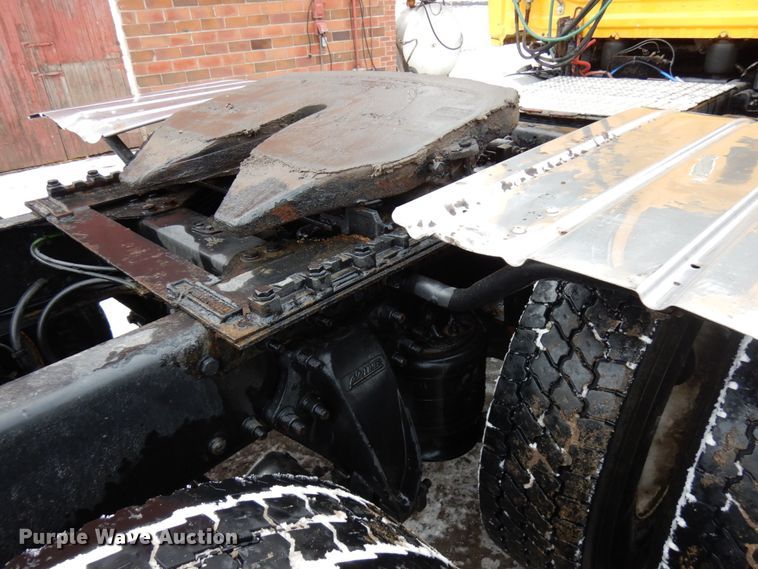 image for item IA9367 2013 Freightliner Cascadia  semi truck