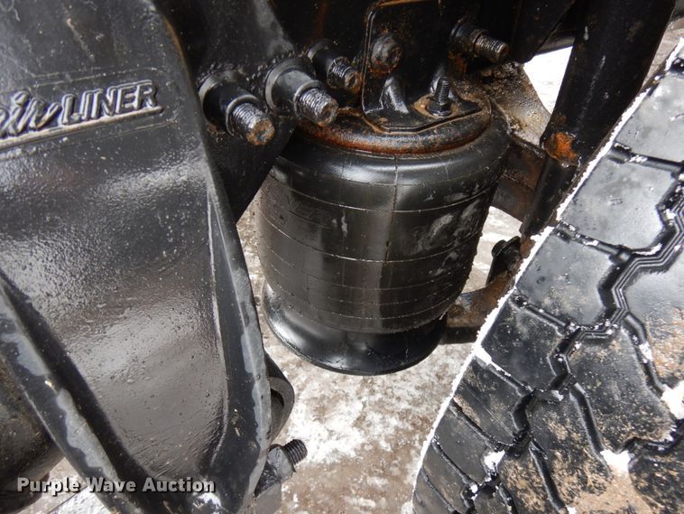 image for item IA9367 2013 Freightliner Cascadia  semi truck