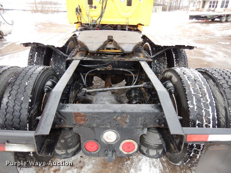 image for item IA9367 2013 Freightliner Cascadia  semi truck