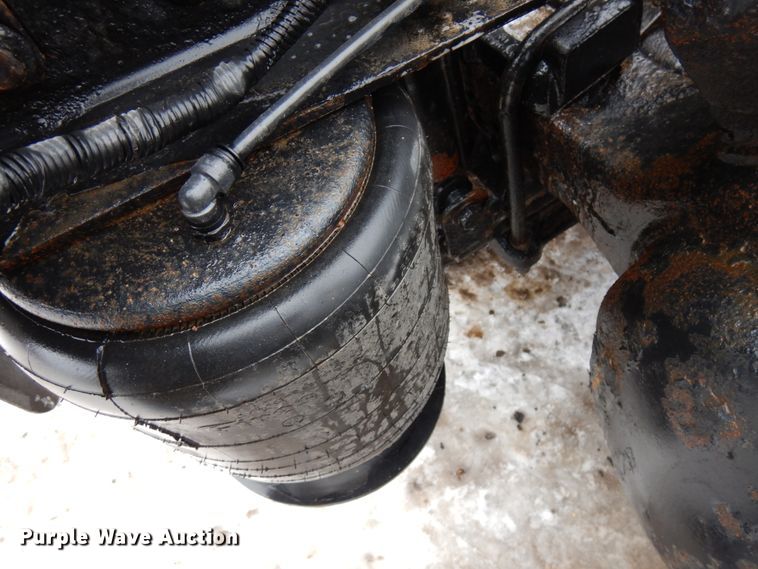 image for item IA9367 2013 Freightliner Cascadia  semi truck