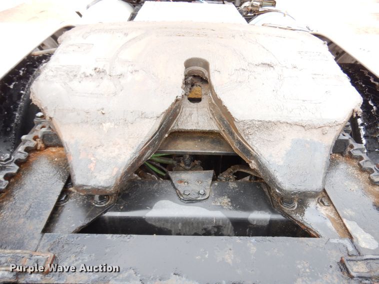 image for item IA9367 2013 Freightliner Cascadia  semi truck