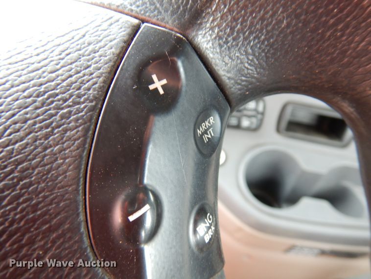 image for item IA9367 2013 Freightliner Cascadia  semi truck