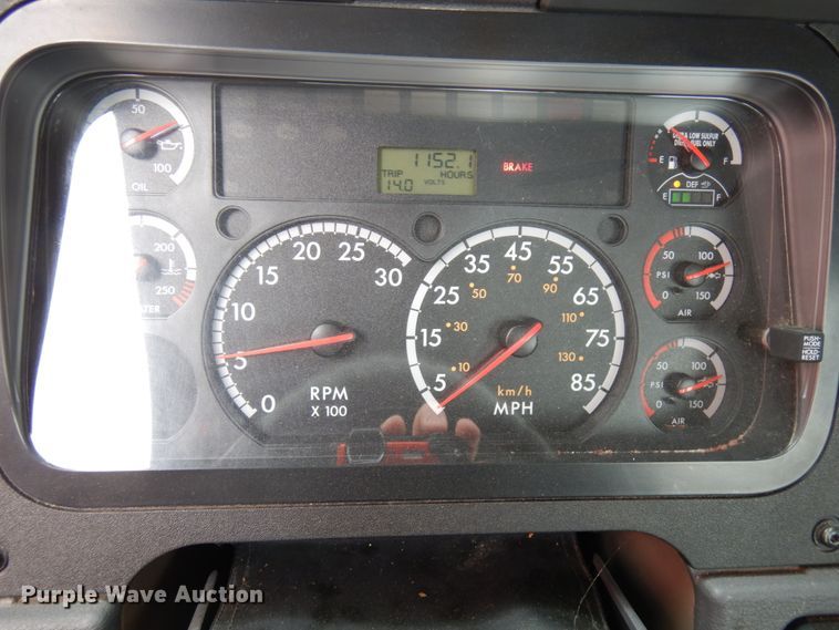 image for item IA9367 2013 Freightliner Cascadia  semi truck