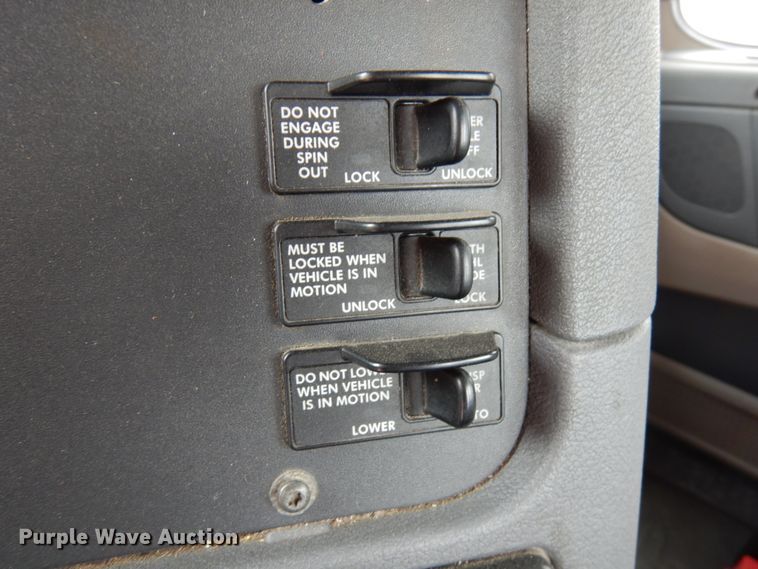 image for item IA9367 2013 Freightliner Cascadia  semi truck